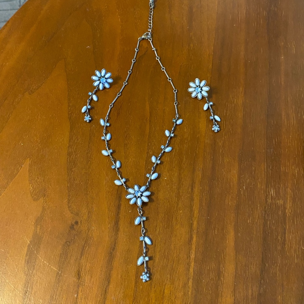 Avon Blue Floral Necklace